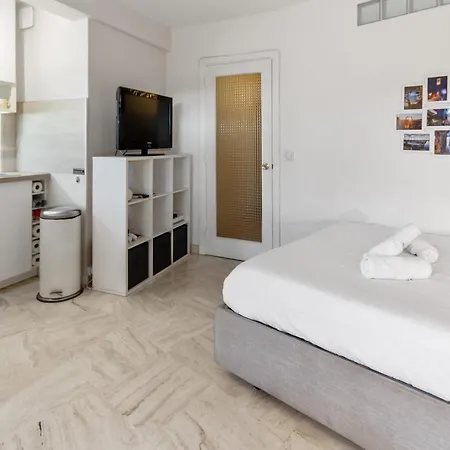 S 2p As - Le Marie Antoinette Apartment